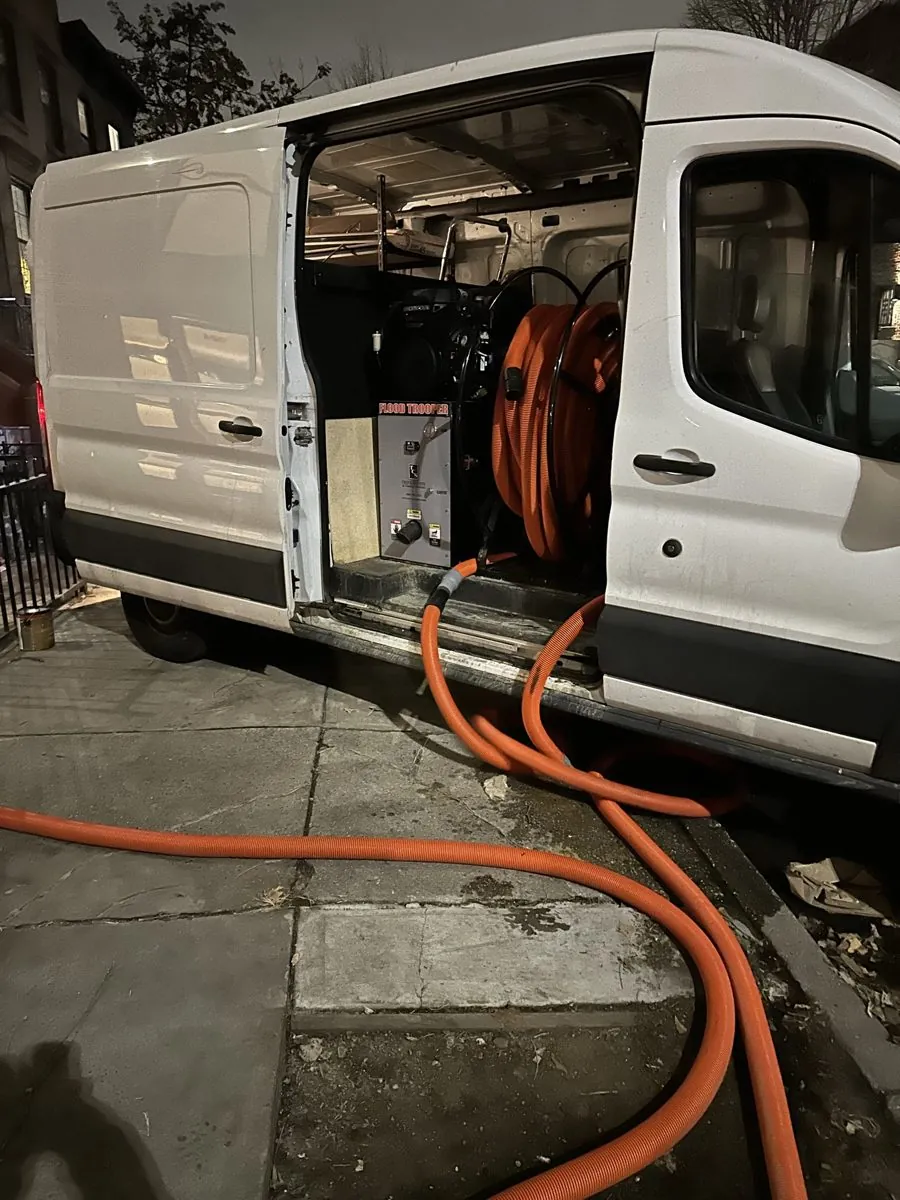 24/7 emergency water extraction on site